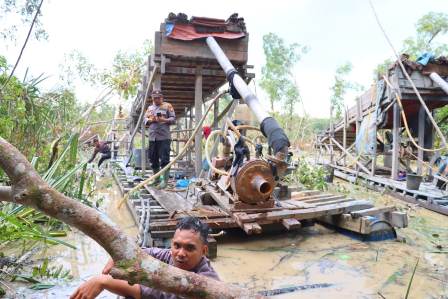 Disergap Petugas, Penambang PETI di Inhu Berhamburan Melarikan Diri Masuk Hutan 